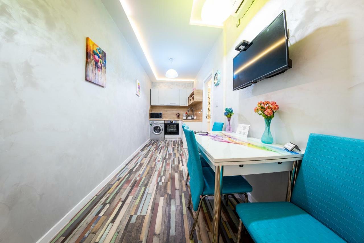 Colour Life -no Window Apartemen *