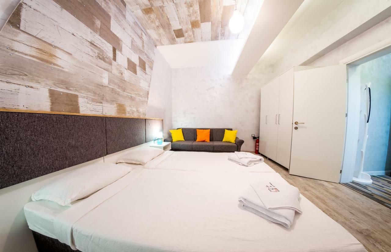 Colour Life -no Window Apartemen Sofia