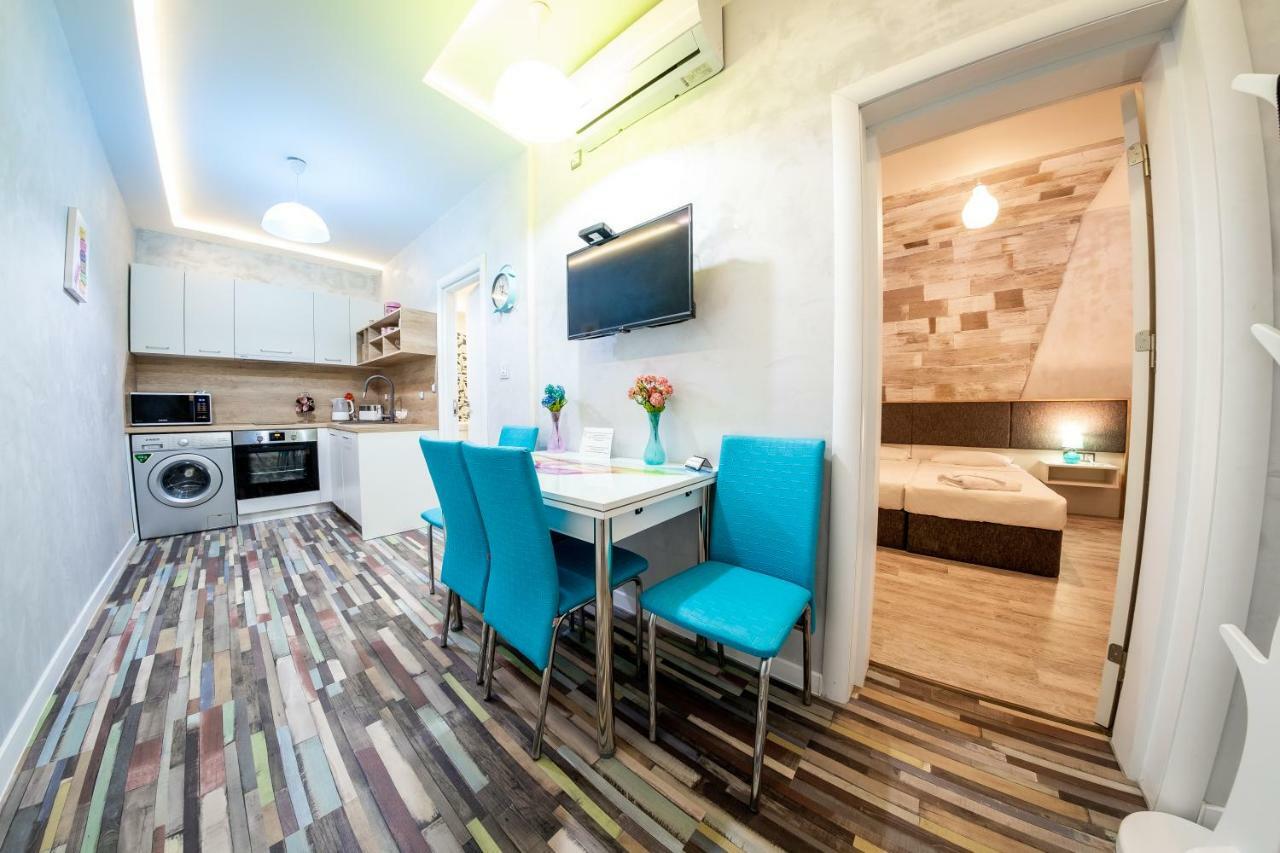 Colour Life -no Window Apartemen